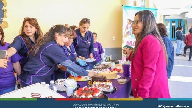 📌La Municipalidad Provincial de Cajamarca, se sumó al festival de de postres por los niños con cáncer de Cajamarca, que se realizó en el patio de la comuna local. 
✅Esta actividad se realizó con éxito, permitiendo recaudar fondos y así ayudar a decenas de niños carentes de recursos económicos. 