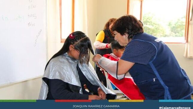 📌La Municipalidad Provincial de Cajamarca, realizó una campaña multisectorial  Programa País del Ministerio de Desarrollo de Inclusión Social (MIDIS) en el Tambo Caserío La Shita Baja, donde participaron alumnos y población cercana al lugar.
La clínica móvil llegó con nuestro personal para brindar los servicios de descarte de hepatitis B, lavado de oídos, triaje, monitoreo de presión arterial, atención obstétrica, entrega de medicamentos, administración de medicamentos intramuscular, consultas odontológicas y fluorización. 
💇Además, con nuestros estudiantes del programa Renace Mujer y Familia, llegamos con el corte de cabello gratuito, asesoría legal y todo en beneficio de toda la provincia 💪🏻