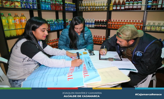 ✅Con el objetivo de salvaguardar la integridad y salud de los cajamarquinos, la Municipalidad Provincial de Cajamarca, a través de las áreas de Bromatología, Ejecución Coactiva, Fiscalización y Comercialización, en coordinación con Serenazgo y la Primera Fiscalía de Prevención del Delito, ha intensificado las inspecciones inopinadas a diversos locales nocturnos de nuestra ciudad. Estas inspecciones tienen como propósito garantizar que los establecimientos cumplan con las normas de salubridad y seguridad para sus clientes.
🚨 En las recientes intervenciones, se inspeccionaron los locales “Boquita Come – Restobar”, “Restaurant Marleny de la Cruz” y “La Bodeguita”. Durante estas inspecciones, se encontraron diversas irregularidades. Como resultado de estas infracciones, los establecimientos fueron cerrados temporalmente hasta que regularicen su situación y cumplan con las normativas establecidas.