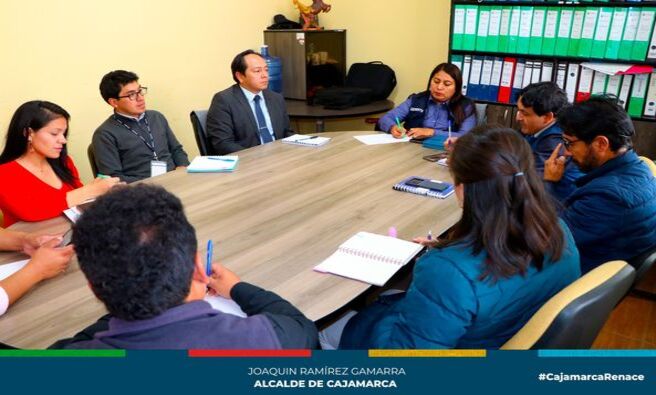 💪Con el fin de combatir la informalidad en el servicio de  transporte de pasajeros, reducir los accidentes de tránsito y la inseguridad ciudadana en nuestra ciudad, la gerencia de Transporte y Seguridad Vial, sostuvo una importante reunión de coordinación con la Dirección Regional de Transportes y Comunicaciones, Sutran y el área de licencias de funcionamiento de la comuna local para establecer estrategias conjuntas para imponer el principio de autoridad ejecutando mega operativos conjuntos de control  en terminales terrestres, transporte público de servicio urbano, de pasajeros a nivel distrital, provincial y nacional   en diferentes puntos de Cajamarca.