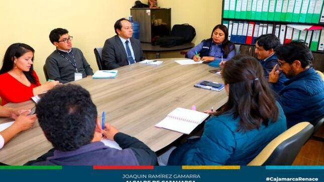 💪Con el fin de combatir la informalidad en el servicio de  transporte de pasajeros, reducir los accidentes de tránsito y la inseguridad ciudadana en nuestra ciudad, la gerencia de Transporte y Seguridad Vial, sostuvo una importante reunión de coordinación con la Dirección Regional de Transportes y Comunicaciones, Sutran y el área de licencias de funcionamiento de la comuna local para establecer estrategias conjuntas para imponer el principio de autoridad ejecutando mega operativos conjuntos de control  en terminales terrestres, transporte público de servicio urbano, de pasajeros a nivel distrital, provincial y nacional   en diferentes puntos de Cajamarca.