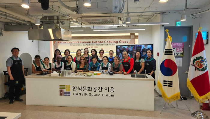 Embajada peruana Corea celebra el primer Día Internacional de la Papa con clase de cocina