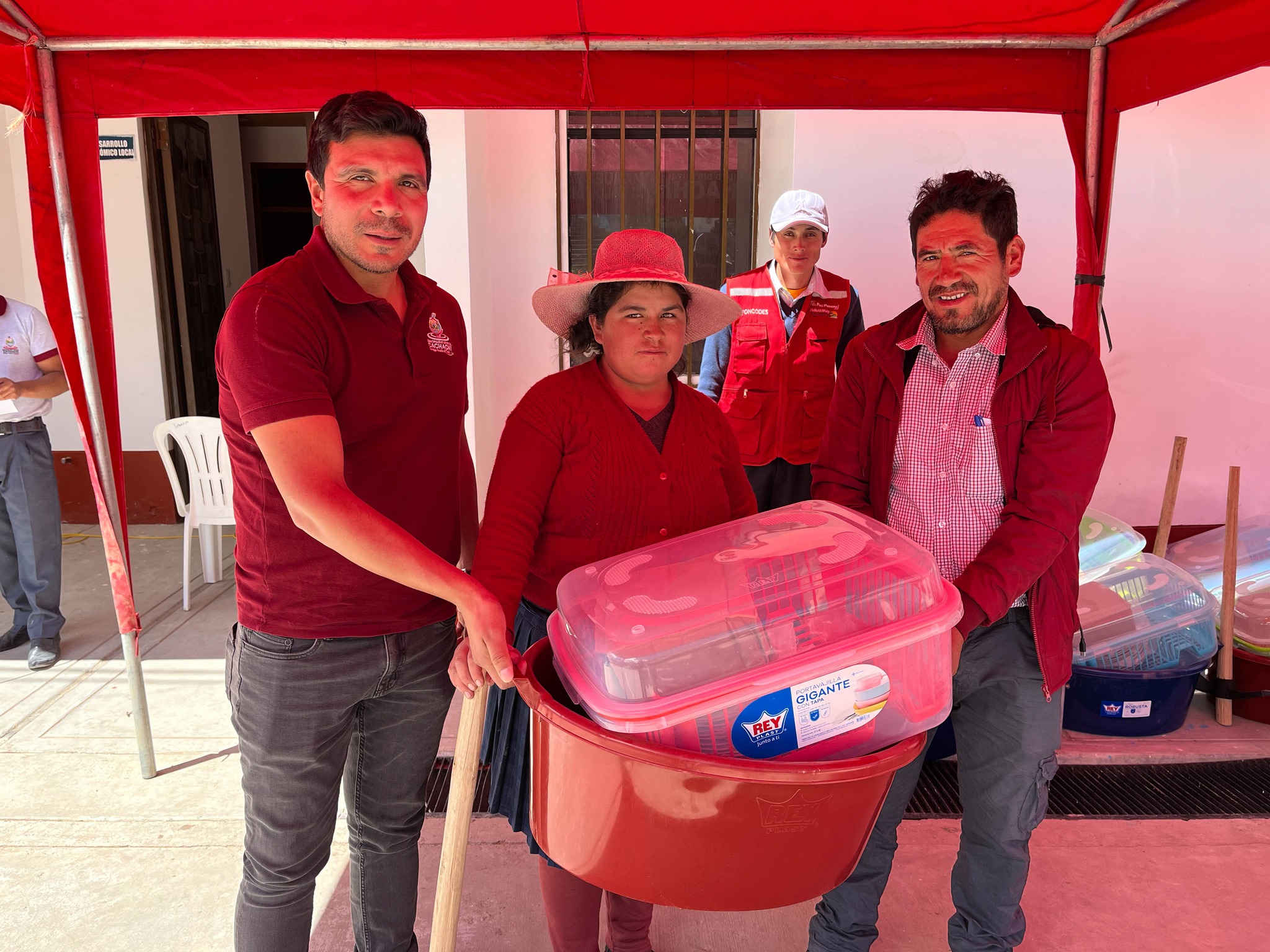 Entrega de premios a los ganadores del concurso vivienda saludable nucleó ejecutor Cachachi 04