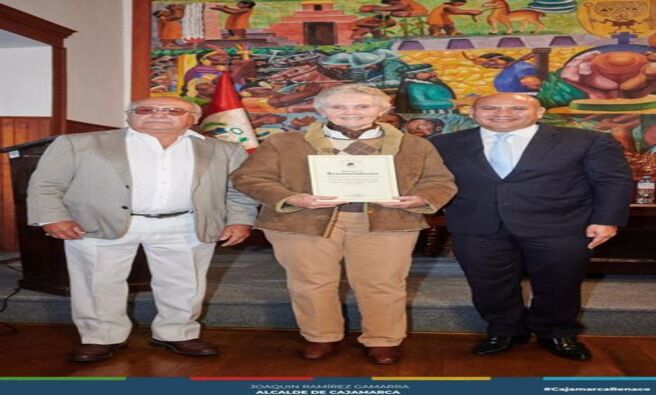 📣 La Asociación de Criadores y Propietarios del Caballo Peruano de Paso de Cajamarca 🐴, a través de su presidente Pedro Zambrano Chávarri, hizo reconocimiento a nuestro Alcalde Joaquin Ramírez  por su apoyo incondicional a la asociación y a la Sra. Elsa Abad de Puga por su papel de juez en los certámenes que se realizarán en el marco del Corpus Christi 2024 🙏.