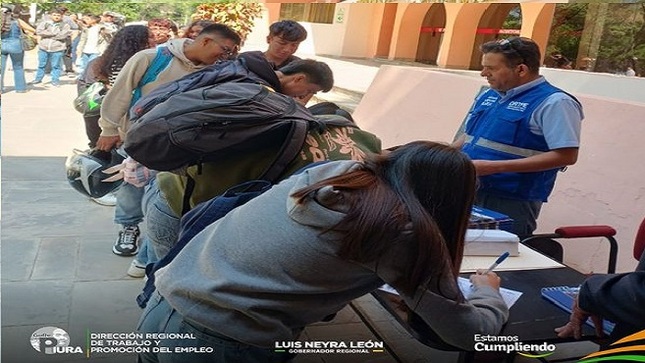 brindó una conferencia sobre el emprendimiento, dando a conocer sus beneficios en la economía.