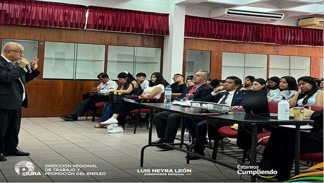 brindó una conferencia sobre el emprendimiento, dando a conocer sus beneficios en la economía.