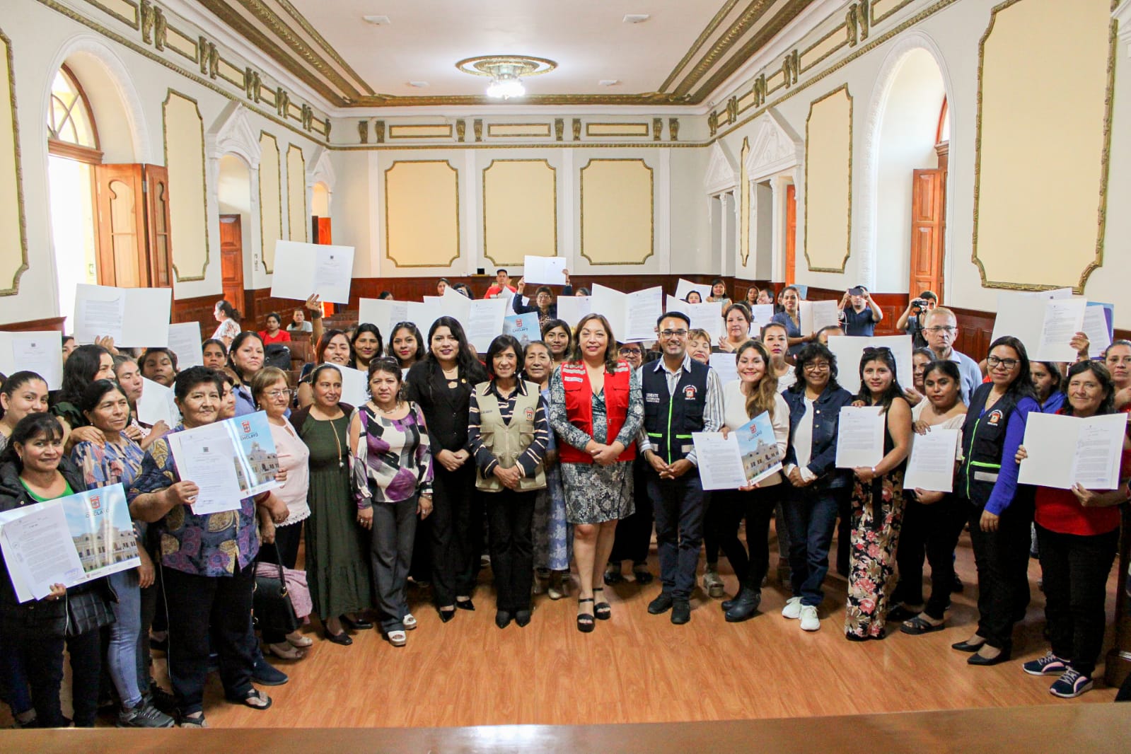 FOTO OFICIAL ALCALDESA CON MADRES DE OLLAS COMUNE SY COMEDORES POPULARES
