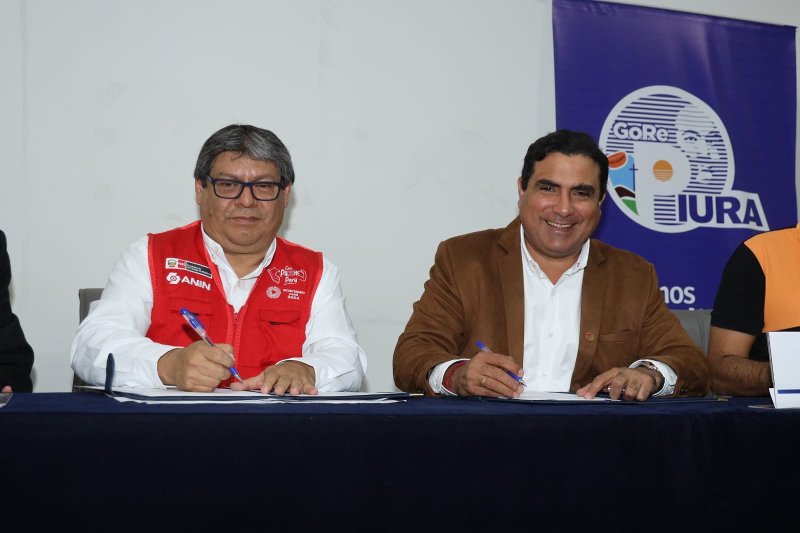 GORE Y ANIN firman convenios para ejecutar carretera Frías-Chulucanas y canal Miguel Checa
