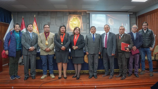Presidenta de la Corte de Cusco tomó juramento a flamante titular de la Comisión Regional Anticorrupción Cusco periodo 2024-2025