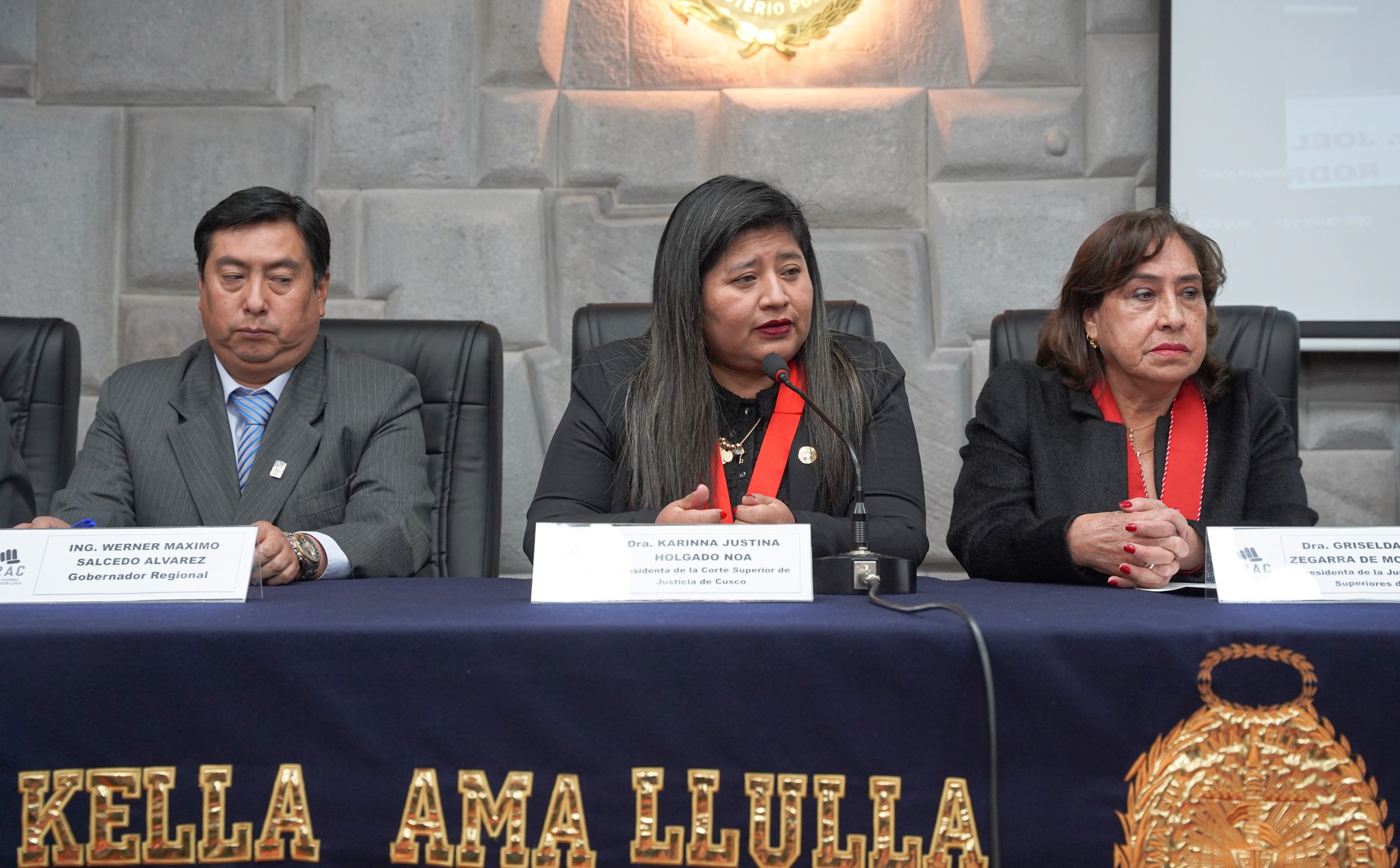 Presidenta de la Corte de Cusco tomó juramento a flamante titular de la Comisión Regional Anticorrupción Cusco periodo 2024-2025