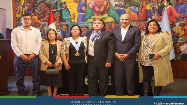 📌El alcalde provincial, Joaquin Ramírez Gamarra realizó el reconocimiento público a José Vicente Saldaña Pimentel como Hijo Predilecto de Cajamarca por su gran trayectoria como deportista. 
✅💪🏻José Vicente ha conquistado no solo títulos nacionales, sino también ha triunfado en la arena internacional. Su hazaña más reciente, el título de Campeón Iberoamericano en levantamiento de pesas en el evento celebrado en Chile en el año 2023, es solo una muestra más de su incomparable destreza y determinación, fruto de su gran profesionalismo.
🏋️‍♂️Desde la comuna local esperamos seguiremos impulsando el deporte y contribuyendo al crecimiento de nuestros deportistas. 
