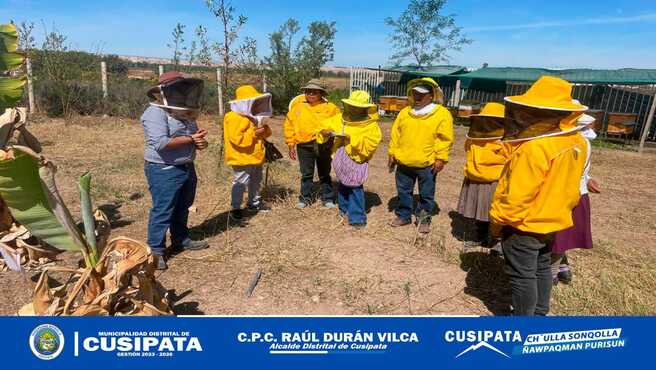 Pasantia de Apicultores del distrito de Cusipata a la region de Arequipa
