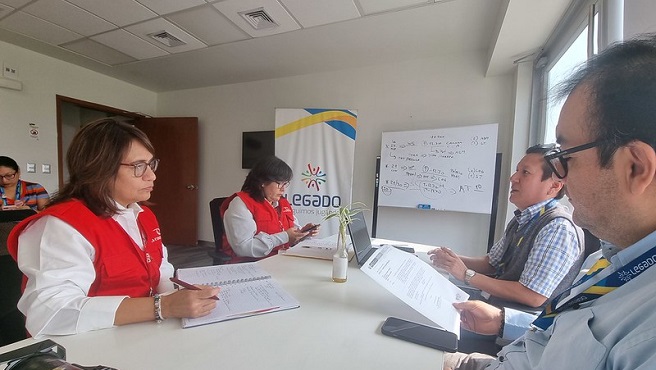 La Contraloría General de la República alertó al Proyecto Especial Legado (PEL), entidad adscrita a la Presidencia del Consejo de Ministros (PCM), el riesgo de demora en la culminación de dos obras que son clave para la realización de los “Juegos Bolivarianos del Bicentenario 2024” como son la residencia y el comedor universitario (Villa Bolivariana), que se construirán en la Universidad Nacional de San Cristóbal de Huamanga en la región Ayacucho con una inversión que supera los S/ 42 millones, y que se tendrían listas luego de haberse iniciado los juegos, conllevando al incumplimiento de los compromisos del Estado peruano de albergar a los atletas participantes.
