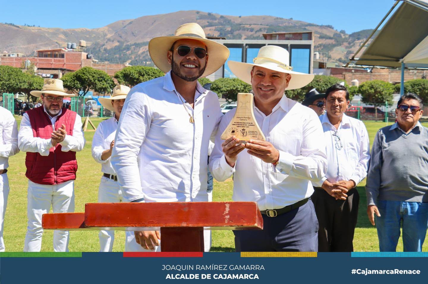 📌El alcalde provincial de Cajamarca, Joaquin Ramírez Gamarra inauguró el XII Concurso Oficial Caballo Peruano de Paso que se viene realizando los días 31 y 01 de junio en la explanada del Complejo Qhapaq Ñan.
🐴Hoy y mañana gracias a la Asociación de Criadores y Propietarios de Caballo Peruano de Paso Cajamarca, todos los cajamarquinos, podrán disfrutar de un concurso que tiene 208 participantes en diferentes categorías.
🗣️En su alocución, la primera autoridad edil resaltó la importancia de seguir potenciando el calendario turístico de nuestra ciudad “Es importante seguir realizando actividad e impulsando diferentes festividades que permitan la llegada de turistas y la reactivación económica” enfatizó
Dato: El ingreso es totalmente libre. ✅