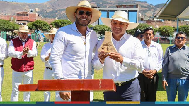 📌El alcalde provincial de Cajamarca, Joaquin Ramírez Gamarra inauguró el XII Concurso Oficial Caballo Peruano de Paso que se viene realizando los días 31 y 01 de junio en la explanada del Complejo Qhapaq Ñan. 
🐴Hoy y mañana gracias a la Asociación de Criadores y Propietarios de Caballo Peruano de Paso Cajamarca, todos los cajamarquinos, podrán disfrutar de un concurso que tiene 208 participantes en diferentes categorías. 
🗣️En su alocución, la primera autoridad edil resaltó la importancia de seguir potenciando el calendario turístico de nuestra ciudad “Es importante seguir realizando actividad e impulsando diferentes festividades que permitan la llegada de turistas y la reactivación económica” enfatizó 
Dato: El ingreso es totalmente libre. ✅