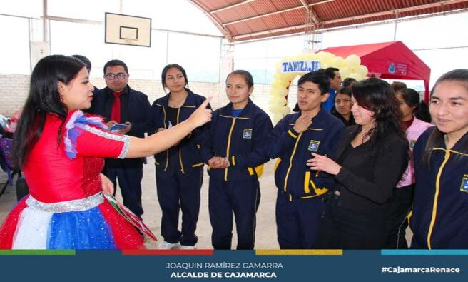 📌Tras el aumento de casos de adicción al tabaco a nivel mundial, la Municipalidad provincial de Cajamarca a través de la subgerencia de salud, internos de psicología del área clínica y el Instituto Superior Pedagógico Hno. Victorino Elorz Goicoechea, realizaron la feria informativa "Juventud Libre de Tabaco".
🗣️En esta ocasión se informó sobre los efectos negativos que puede ocasionar el uso del tabaco a través de stands de tamizaje para descarte de dependencia al consumo de tabaco, material preventivo, difusión de vídeos para la prevención del tabaco y juegos que permiten al joven o adolescentes estar alejado del tabaco.
Nuestra municipalidad busca con este tipo de acciones disminuir la cantidad de personas adictas al tabaco.