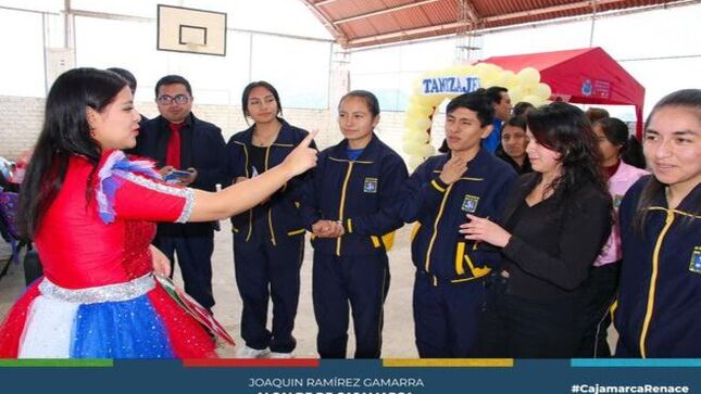 📌Tras el aumento de casos de adicción al tabaco a nivel mundial, la Municipalidad provincial de Cajamarca a través de la subgerencia de salud, internos de psicología del área clínica y el Instituto Superior Pedagógico Hno. Victorino Elorz Goicoechea, realizaron la feria informativa "Juventud Libre de Tabaco".
🗣️En esta ocasión se informó sobre los efectos negativos que puede ocasionar el uso del tabaco a través de stands de tamizaje para descarte de dependencia al consumo de tabaco, material preventivo, difusión de vídeos para la prevención del tabaco y juegos que permiten al joven o adolescentes estar alejado del tabaco.
Nuestra municipalidad busca con este tipo de acciones disminuir la cantidad de personas adictas al tabaco.