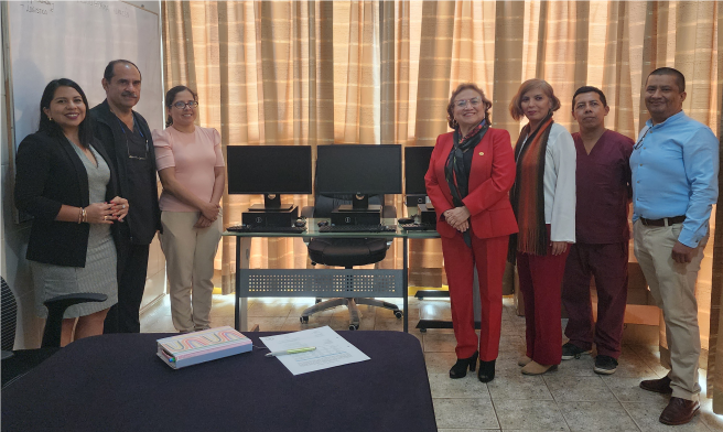 Recibió 3 computadoras