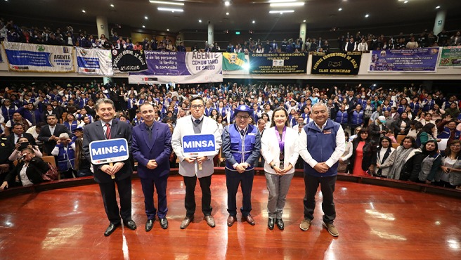 Cerca de 1000 agentes comunitarios de salud fueron reconocidos por el ministro César Vásquez durante encuentro nacional
