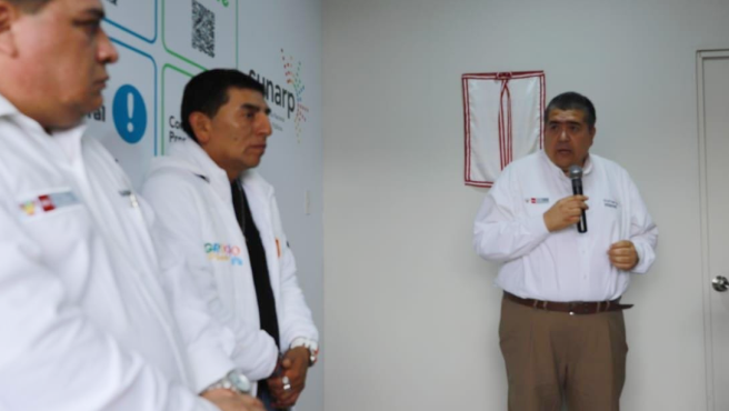 Foto de Superintendente nacional de los registros públicos habla durante la inauguración de oficina en Chincha