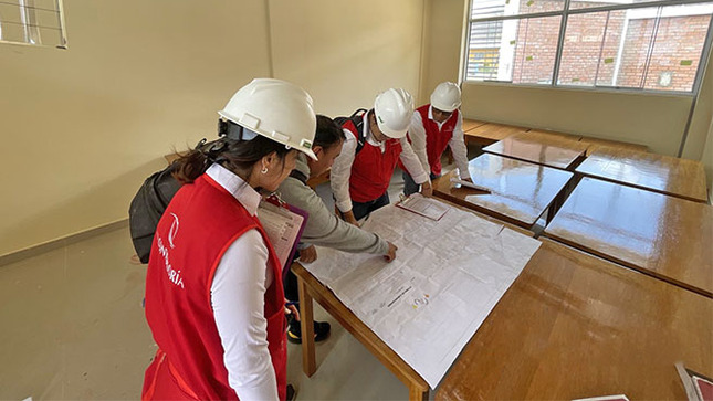 La Contraloría General de la Republica advirtió que la Municipalidad Provincial de Ambo no aplicó penalidades al contratista por retrasos injustificados en la construcción de la Institución Educativa n.° 32167 de la localidad de Huandobamba. El proyecto culminó fuera del plazo contractual y correspondía una penalidad de S/ 1.5 millones.