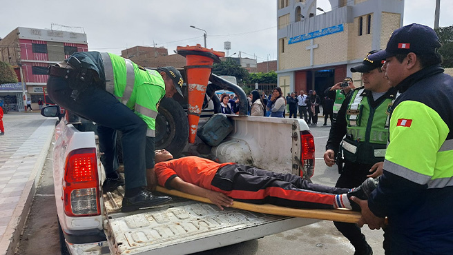Alcalde y personal participan en el simulacro nacional multipeligro.