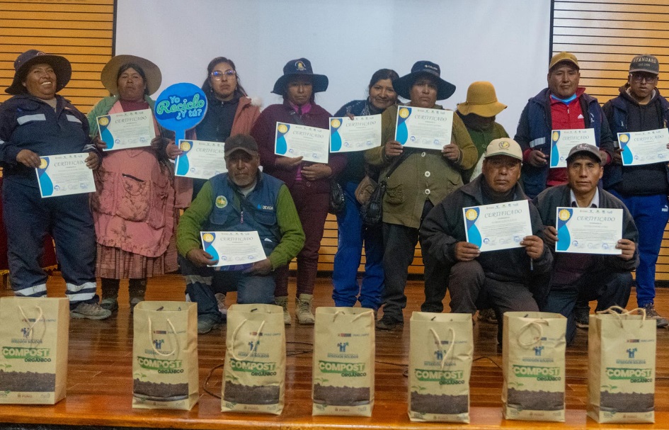 Municipalidad de Puno brinda saludo y reconocimiento a asociación de recicladores