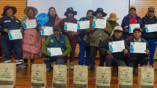 Municipalidad de Puno brinda saludo y reconocimiento a asociación de recicladores