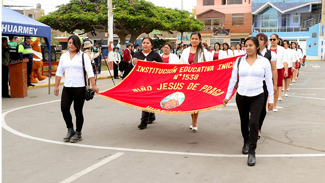 Rindiendo homenaje a nuestros símbolos patrios, la Municipalidad Provincial de Huarmey, realizó el acto protocolar del izamiento dominical
