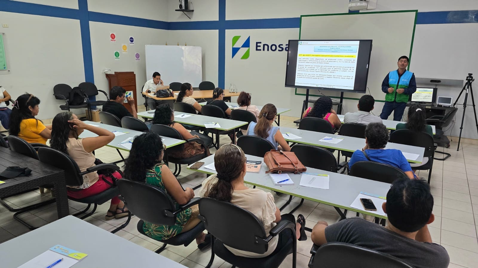 Enosa empezó el programa educativo "Aprendiendo con Energía" en Tumbes