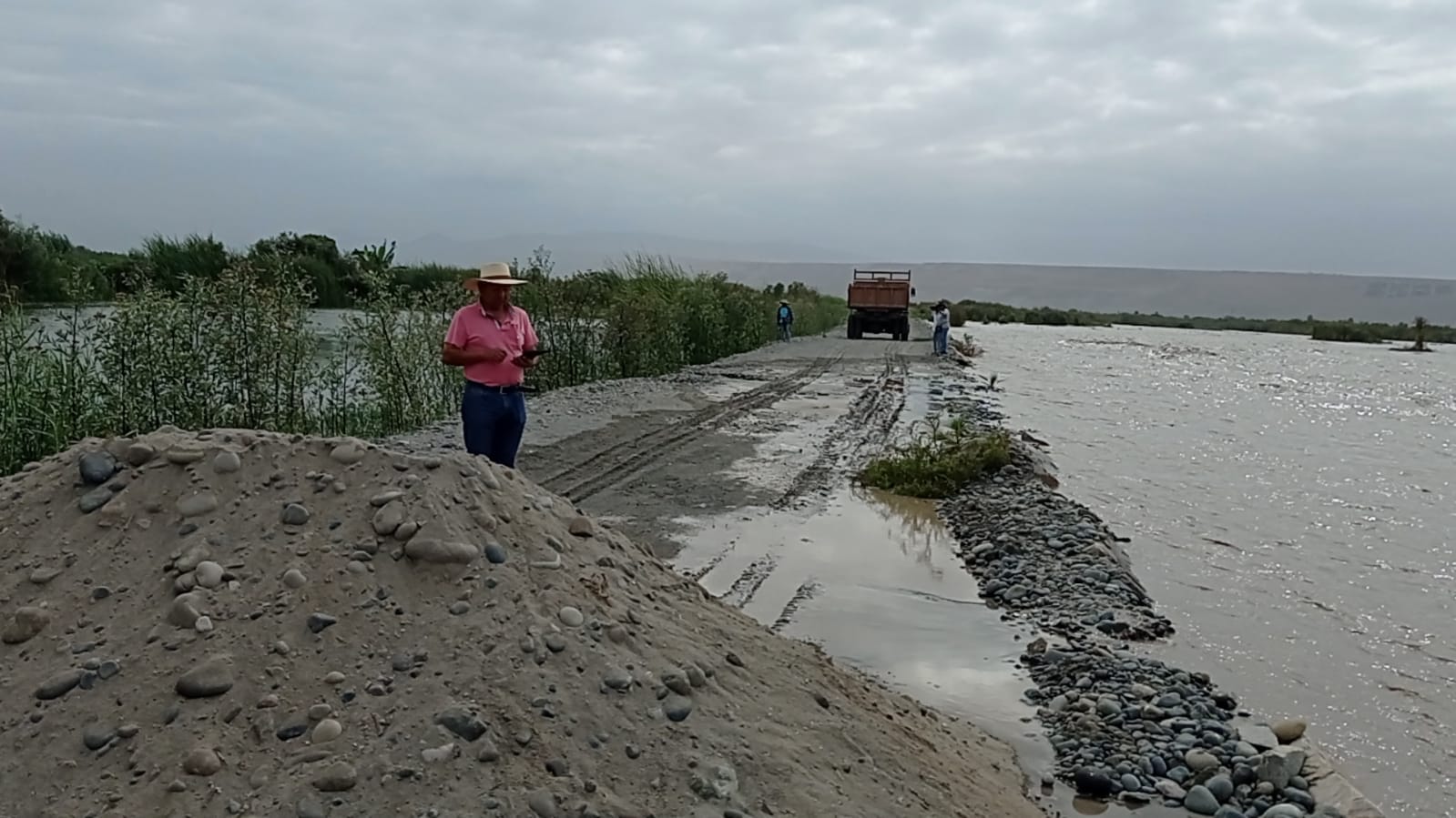 apoyo a los agricultores con maquinarias