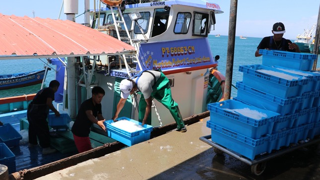 Gore Piura entrega motobombas a los desembarcaderos pesqueros artesanales 
