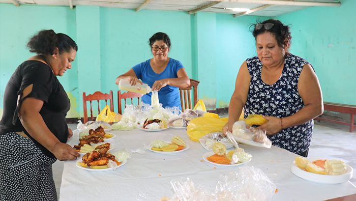 Comité de Damas realiza Pollada para atender casos sociales