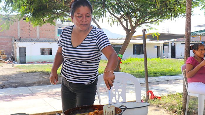 Comité de Damas realiza Pollada para atender casos sociales
