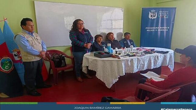 📌La Municipalidad Provincial de Cajamarca, a través del área de Renace Mujer y Familia, ha realizado la  descentralización de sus servicios para llegar a más personas. En colaboración con la subprefectura del distrito de San Juan, se ha inaugurado un taller gratuito de enseñanza de corte de cabello en dicha localidad.
💇En esta ocasión, un total de 25 participantes, tanto hombres como mujeres, se beneficiaron de este taller que dura 3 meses y busca desarrollar habilidades que le permitan a los hermanos de San Juan mejorar su vida.