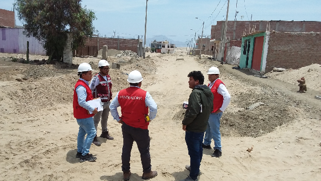La Contraloría General determinó que funcionarios y servidores de la Municipalidad Provincial del Santa (MPS) beneficiaron a un consorcio que ejecutó la obra de mejoramiento del servicio de transitabilidad peatonal y vehicular en la Villa El Periodista en Nuevo Chimbote en el 2023 al otorgarle la buena pro sin corresponder, pese a no acreditar la experiencia en obras similares y ofrecía el mayor precio.