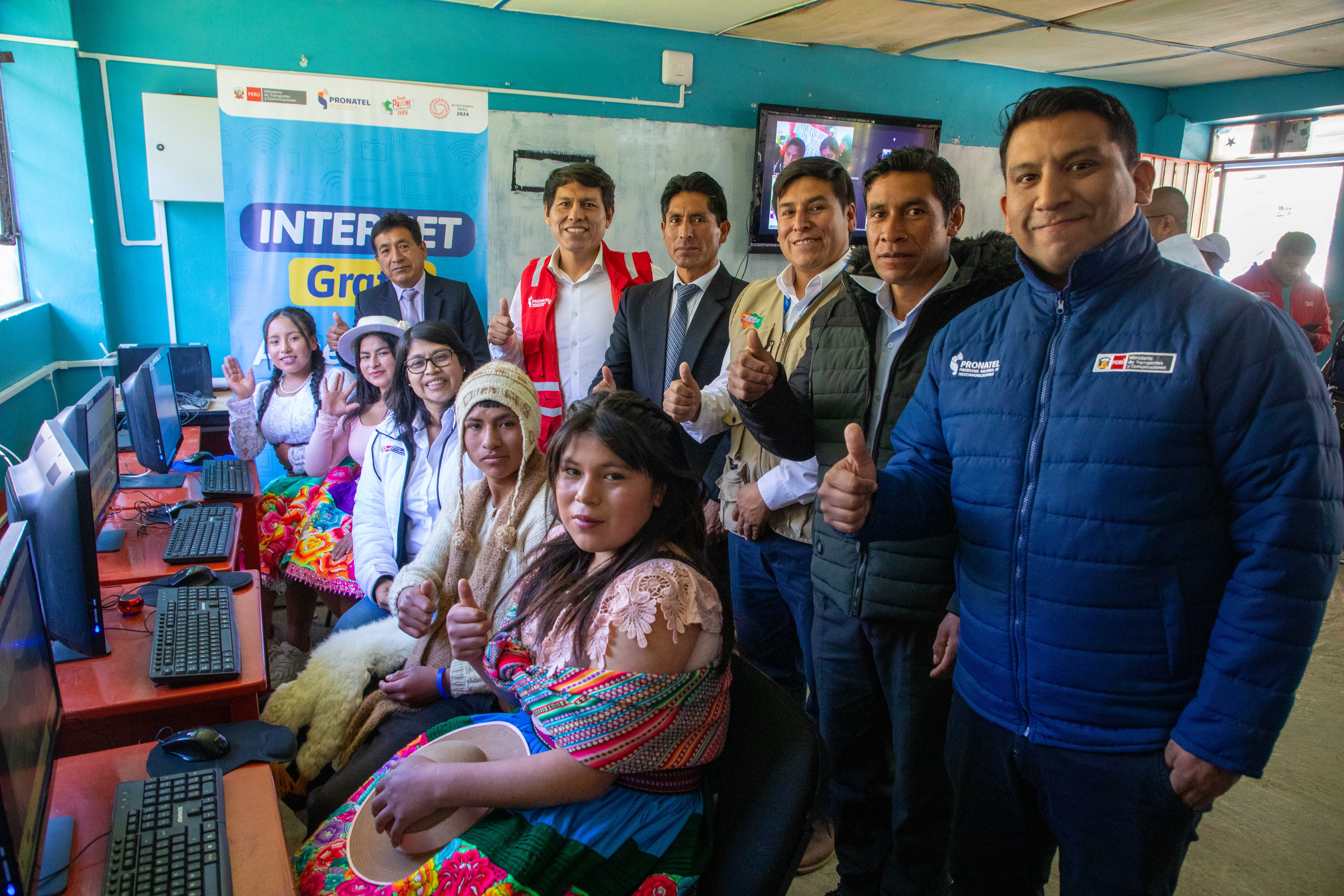 Archivo JPG de funcionarios de Pronatel y del MTC en colegio ubicado en Racracalla