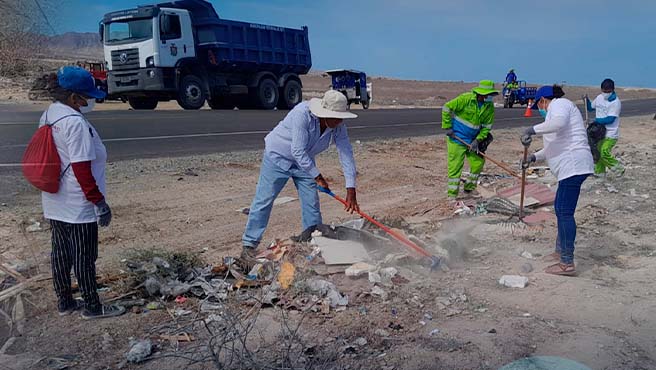 Recogen 12 TN de residuos sólidos de la carretera Paita – Yacila en el día de la tierra