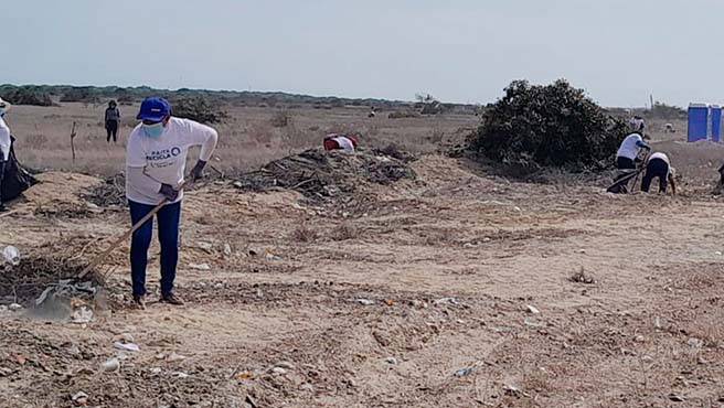 Recogen 12 TN de residuos sólidos de la carretera Paita – Yacila en el día de la tierra