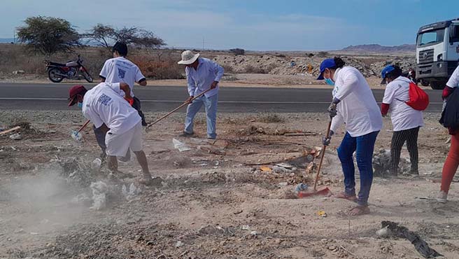 Recogen 12 TN de residuos sólidos de la carretera Paita – Yacila en el día de la tierra