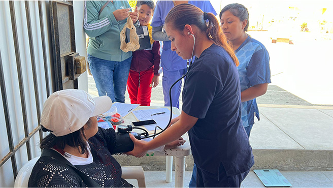 Adultos Mayores del A.H Miramar reciben atención medica de calidad gratuita.