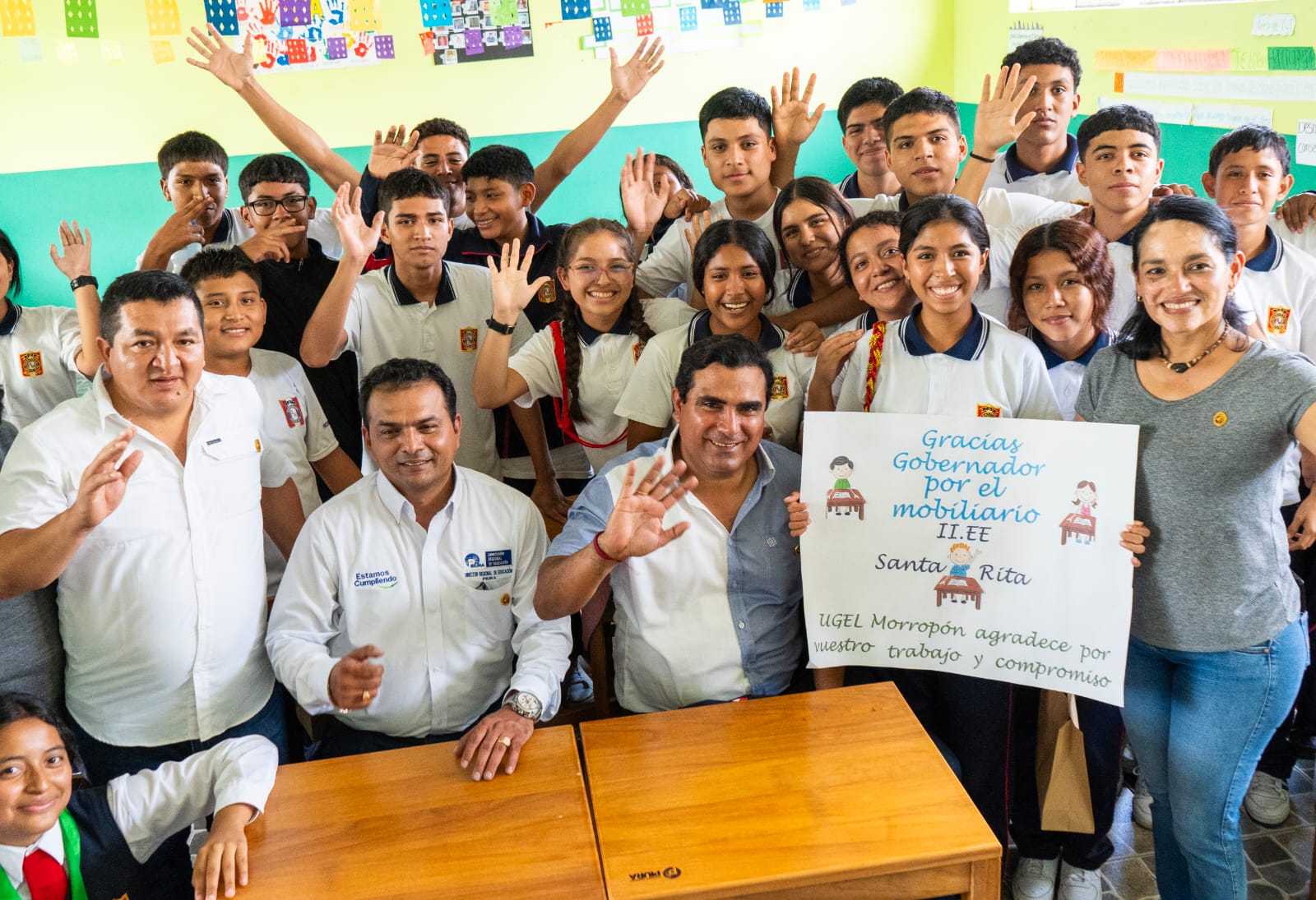 Alumnos del colegio Santa Rita de Morropón con nuevo mobiliario entregado por el GORE Piura