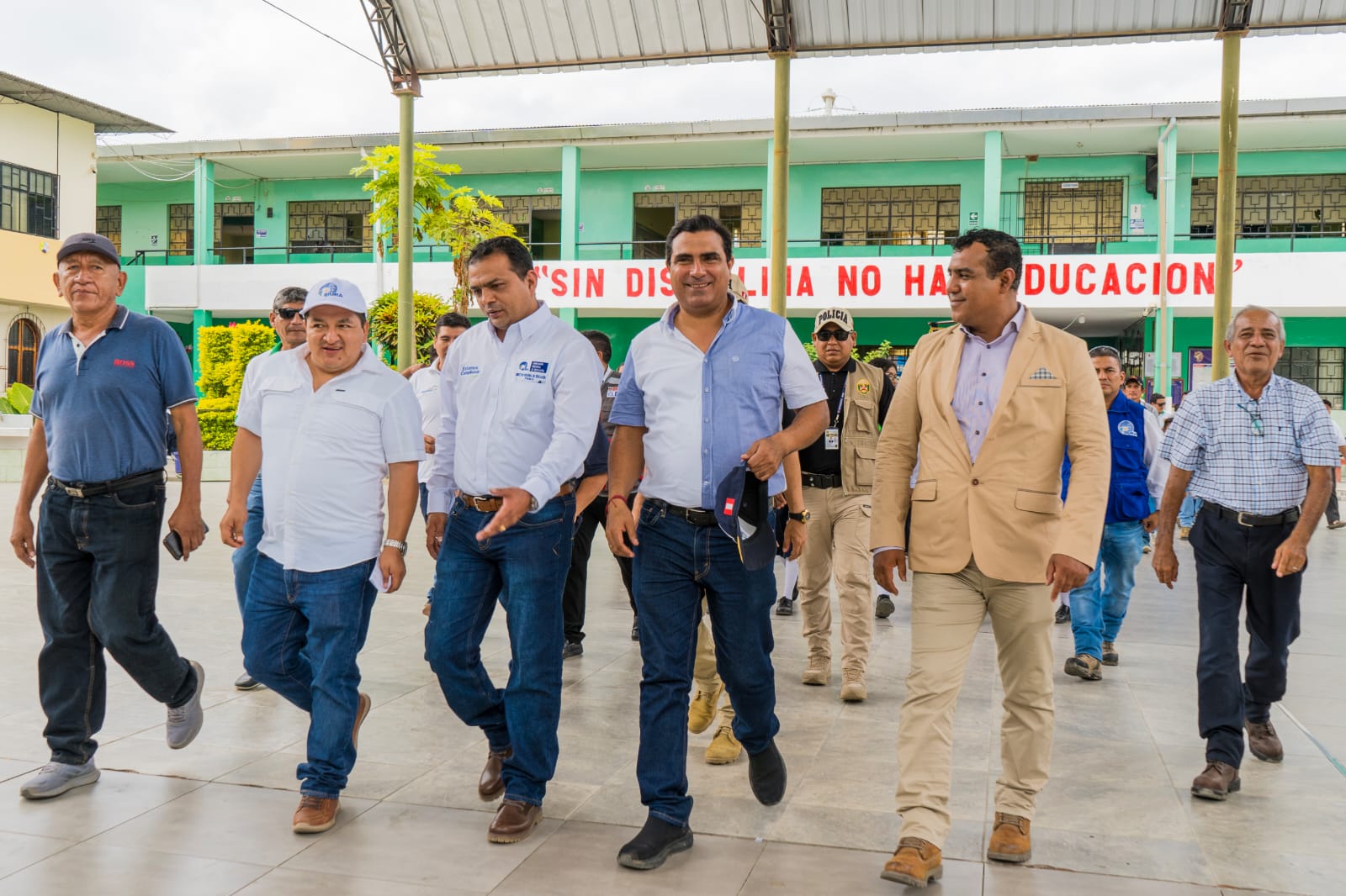 Alumnos del colegio Santa Rita de Morropón con nuevo mobiliario entregado por el GORE Piura