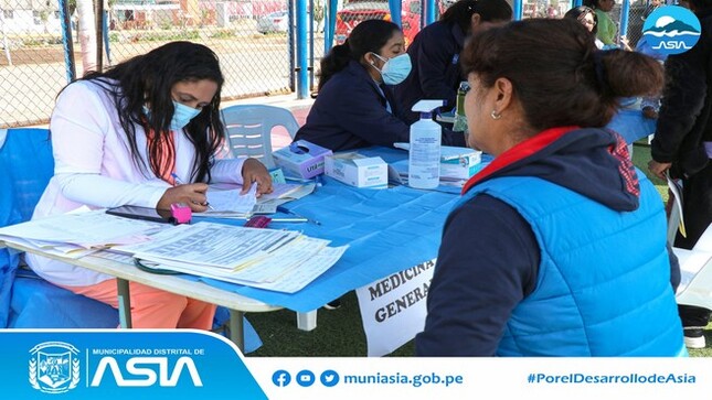 La Municipalidad Distrital de Asia, liderada por nuestro alcalde Isaias Alcántara Malásquez  a través de la Sub Gerencia de Programas Sociales, realizaron una gran campaña médica gratuita, dirigida a todos los pobladores de nuestro Distrito de Asia.
Esta campaña de salud se ejecutó con el apoyo de la Microred Asia-Coayllo, quienes ofrecieron los servicios de psicología, medicina general, odontología, nutrición, enfermería, obstetricia, toma de presión y glucosa, entre otros.
De esta manera, la actual gestión municipal mantiene su compromiso de velar por el bienestar de la salud de nuestros vecinos, brindándoles servicios especializados de manera gratuita.
#MunicipalidadDistritalDeAsia
#PorelDesarrollodeAsia
#IsaiasAlcantaraAlcaldedeAsia