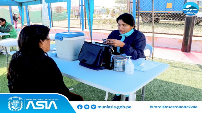 La Municipalidad Distrital de Asia, liderada por nuestro alcalde Isaias Alcántara Malásquez  a través de la Sub Gerencia de Programas Sociales, realizaron una gran campaña médica gratuita, dirigida a todos los pobladores de nuestro Distrito de Asia.
Esta campaña de salud se ejecutó con el apoyo de la Microred Asia-Coayllo, quienes ofrecieron los servicios de psicología, medicina general, odontología, nutrición, enfermería, obstetricia, toma de presión y glucosa, entre otros.
De esta manera, la actual gestión municipal mantiene su compromiso de velar por el bienestar de la salud de nuestros vecinos, brindándoles servicios especializados de manera gratuita.
#MunicipalidadDistritalDeAsia
#PorelDesarrollodeAsia
#IsaiasAlcantaraAlcaldedeAsia