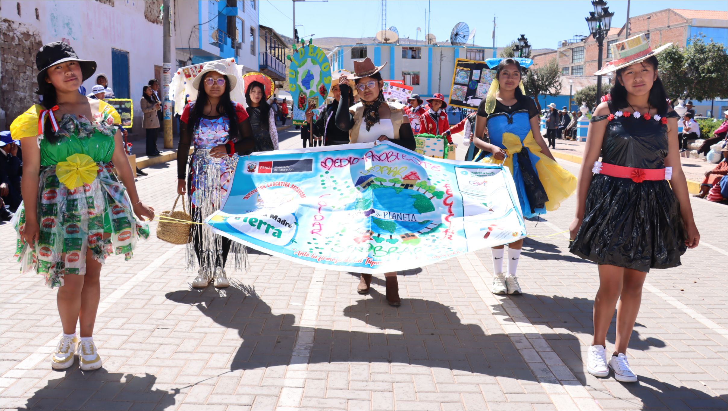 Fotos de la marcha de sensibilización por el día mundial del medio ambiente