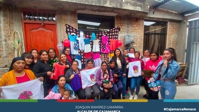 📌La Municipalidad Provincial de Cajamarca, a través del programa Renace Mujer y Familia realizó la clausura del taller de tejidos "Manos Tejedoras" que benefició a 15 madres del vaso de leche Santa Rosa en la zona de Mollepampa. 