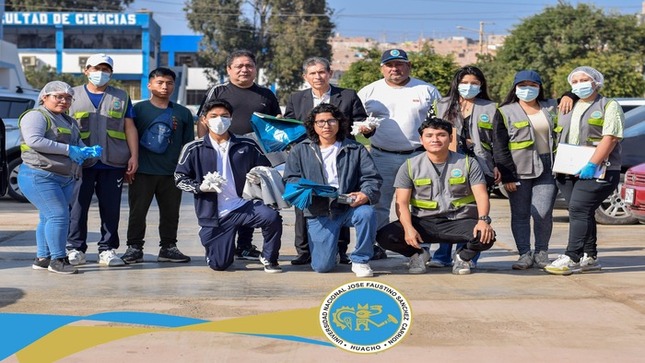 Por el día del Medio Ambiente, la Dirección de Responsabilidad Social Universitaria y la Unidad de Ecoeficiencia de la UNJFSC, realizaron jornada de limpieza en esta casa superior de estudios. 