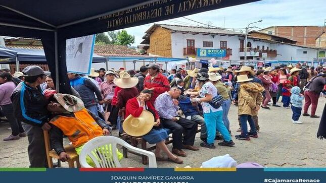📌La Municipalidad Provincial de Cajamarca, a través de la subgerencia de salud realizó una campaña de salud en el distrito de Namora. 
🤝La clínica móvil llegó con nuestro personal para brindar los servicios de descarte de hepatitis B, lavado de oídos, triaje, toma de signos vitales y odontología. 
La comuna local, continúa comprometida en brindar diferentes servicios en favor de la población.