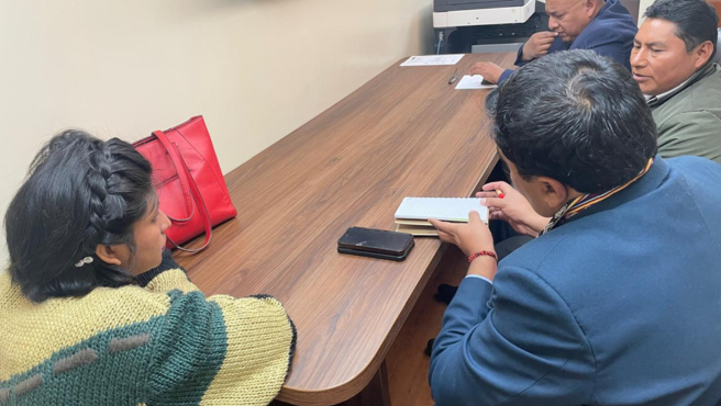 Para viabilizar proyectos en favor del distrito de caycay alcaldedistrital y gerente municipal se reúnen con Consejera Yabar Peralta.